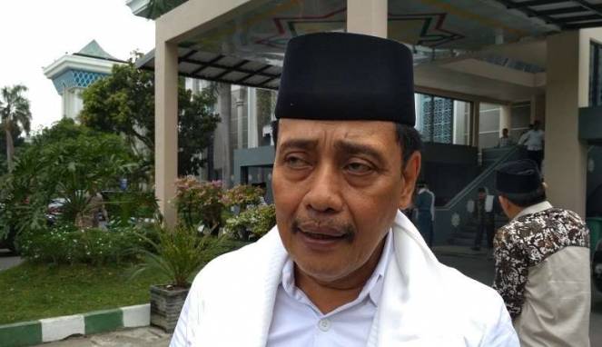 NU Minta Pesantren Tak Terprovokasi Teror Orang Gila Ketua nu jatim hasan mutawakkil alallah di masjid-al akbar surabaya